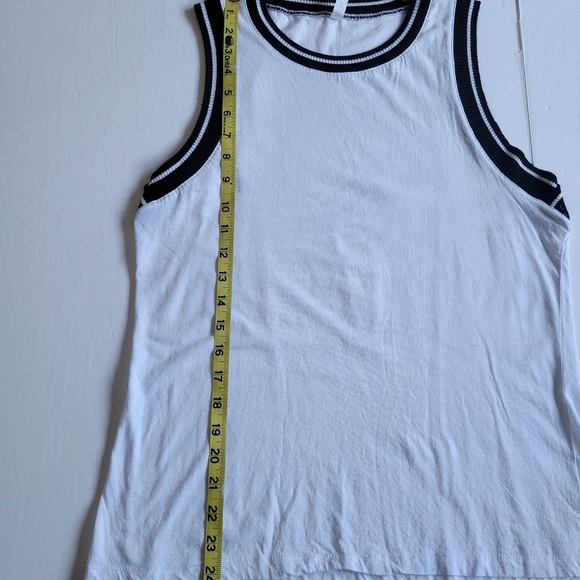 Fabletics Tee Tank. - Picture 5 of 7